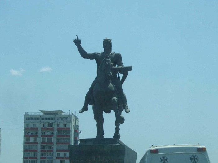 Памятники Тбилиси