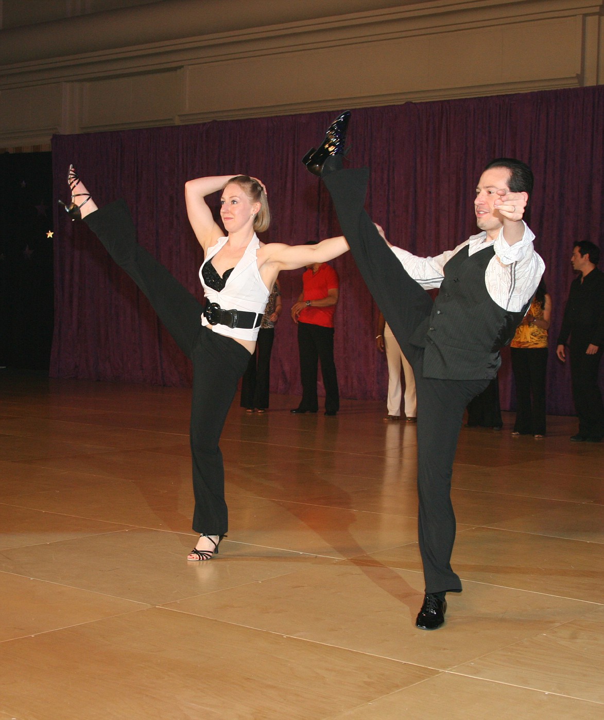 Erik Novoa & Anna Brady dance Hustle at MADjam